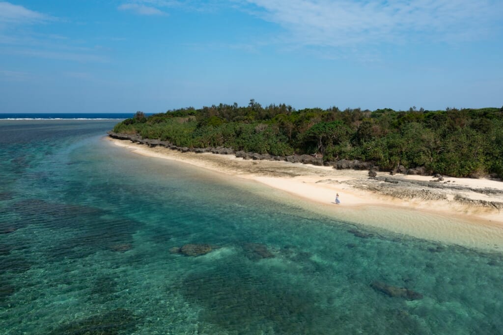 Wide sands of Yara-no-hama beach